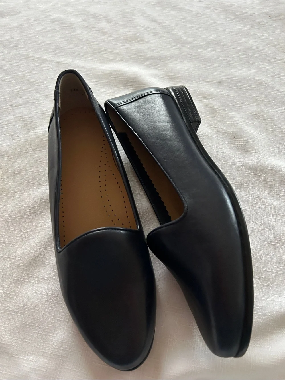 Trotters Women's Navy Blue Leather Slip-On Loafers
